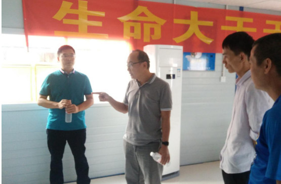 5陆烜在领导工作。陈其毅 摄1.png