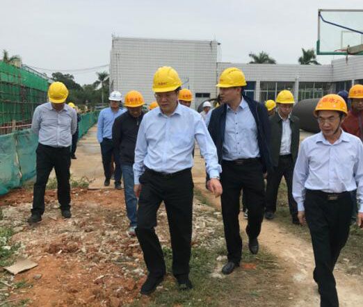 2蔡锦军率队深刻北郊水厂工地现场；蒲茉 摄.jpg