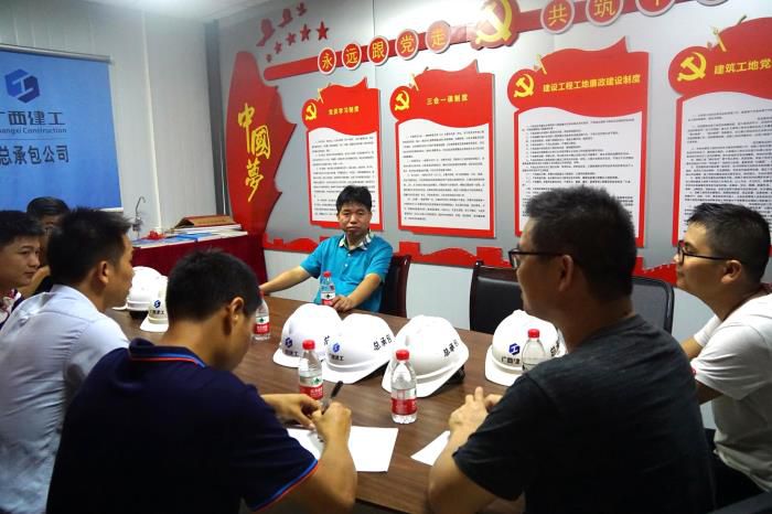 2.1岑廷义听取项目党J9集团作发展情况汇报  刘萌萌摄700.jpg