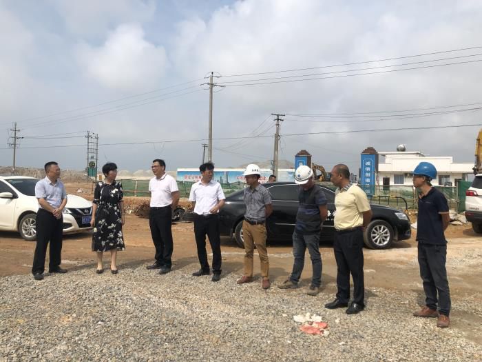 3视察项目现场。卢丽君 摄700.JPG