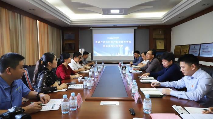 1.2座谈会现场。李立云 摄700.JPG