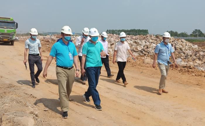 7.1查抄现场。陈其毅 摄700.jpg