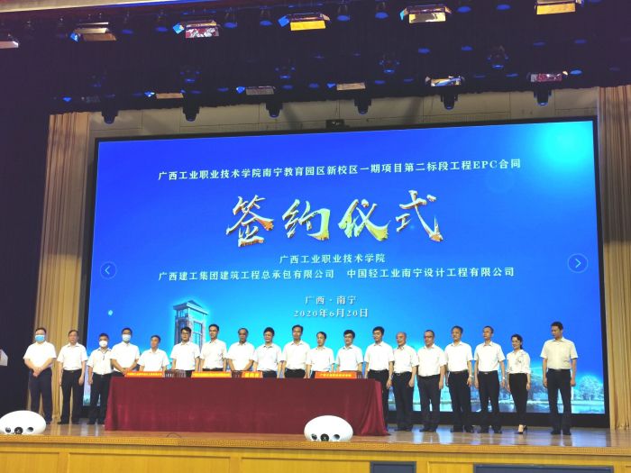 签约合影。 王瑾贞 摄.jpg