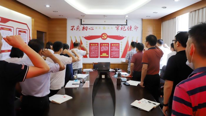 沉温入党誓词。谭龙摄.jpg