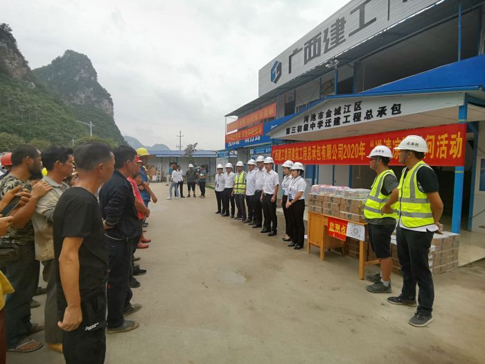 送清冷慰问活动现场。贺勇 摄.jpg