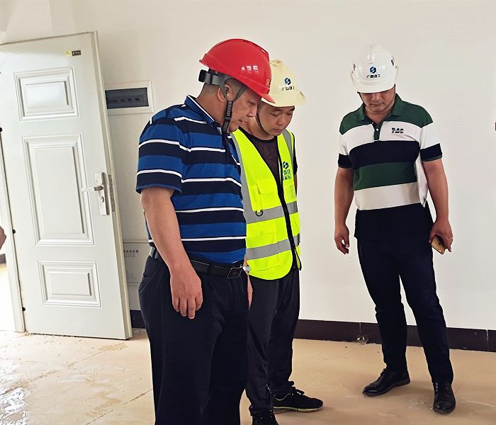 现场查看。廖益 摄.jpg