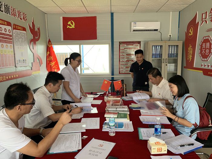 查抄资料现场。蔡怡灵 摄.jpg