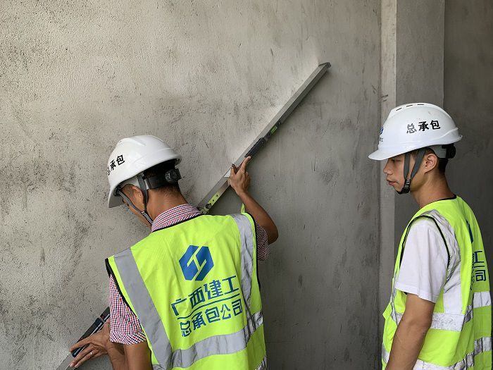 现场知识技术领导。梁宗吕 摄.jpg