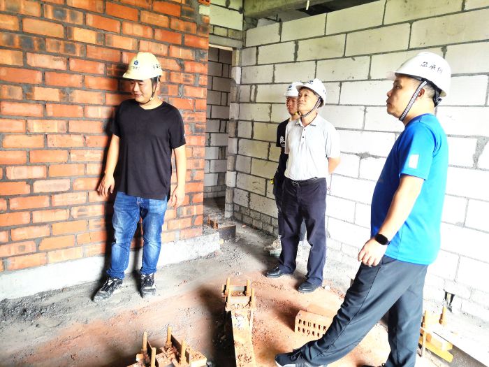 40砌砖查抄。罗成 摄.jpg