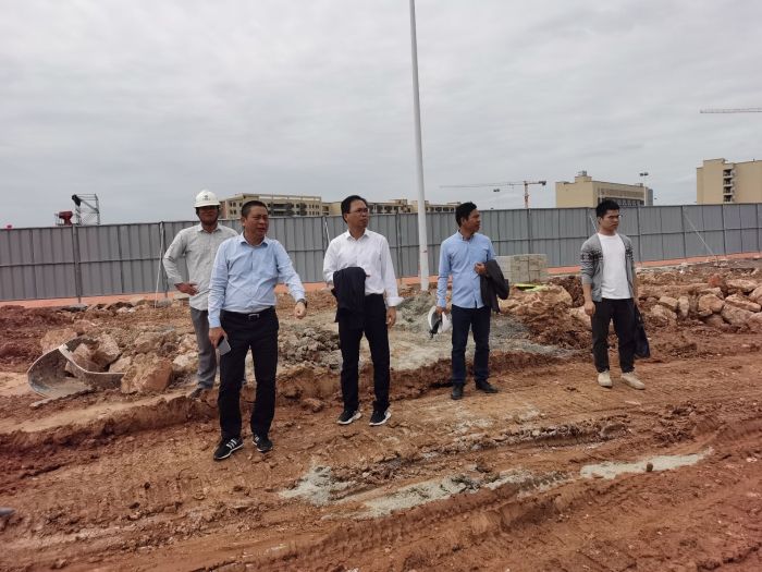 63陈祖训查抄3标段图书馆地下室的土方开挖情况；评锥 摄.jpg