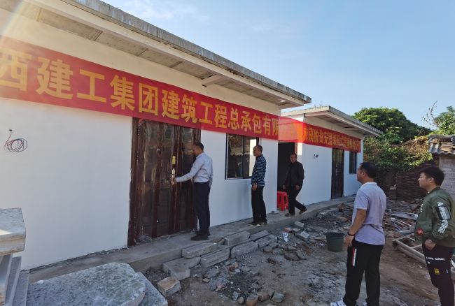 调研组调查现场1。林磊 摄.jpg