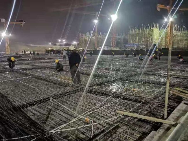 9  贯彻落实“5+2” “白+黑”。罗凯 摄.jpg