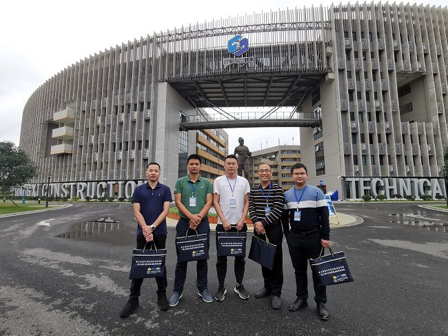 2毕业合影。王家斌 摄（建图）.jpg