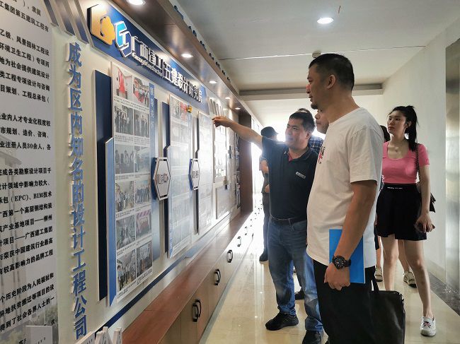 参观文化墙。五建设计钻研院供图（建图）.jpg