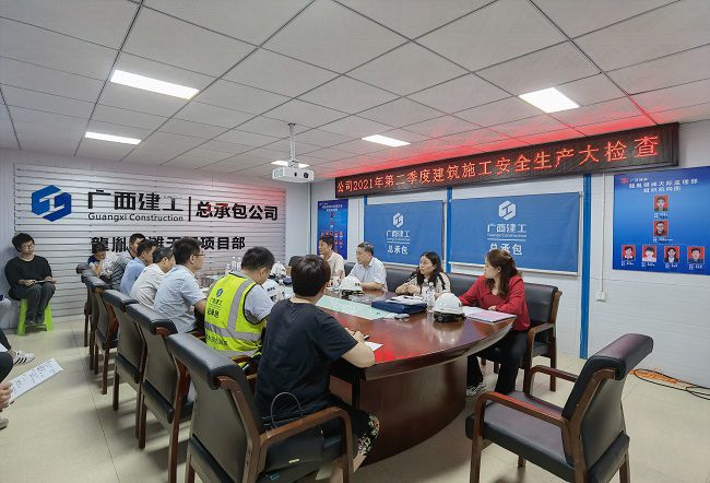 张强在龙胤银滩天机项目召开安全查抄总结会。李玲玲 摄（建图).jpg