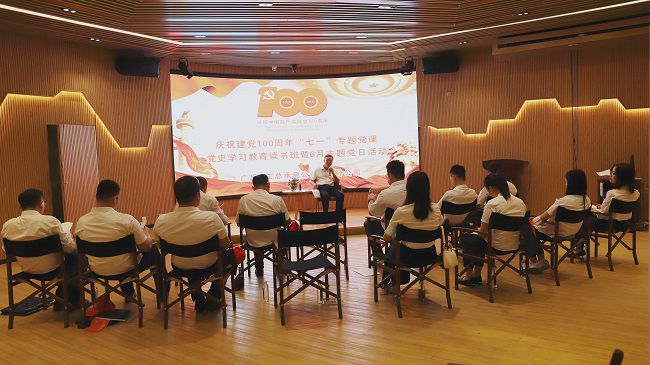 党课现场。卢勤 摄（建图）.jpg