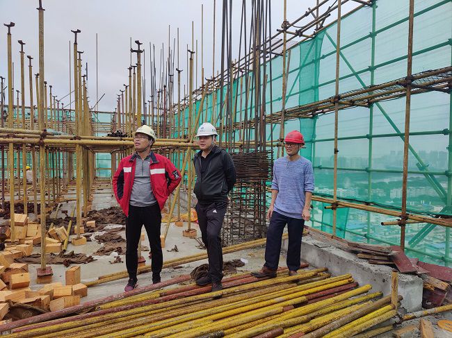 查抄项目现场。卢文清 摄（建图）.jpg