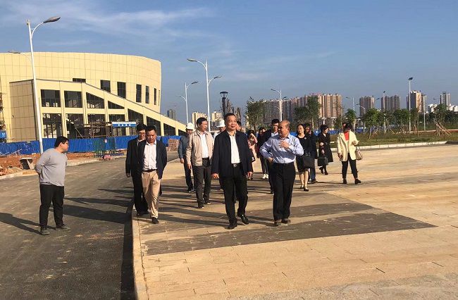 调研现场。何传康 摄（建图）.jpg