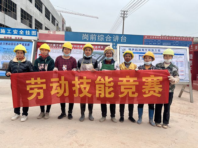 内脚手架班组合影。廖之锭 摄（建图）.jpg