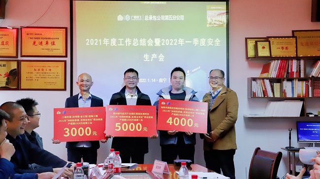 颁奖。杨钰 摄(建图）_1.jpg