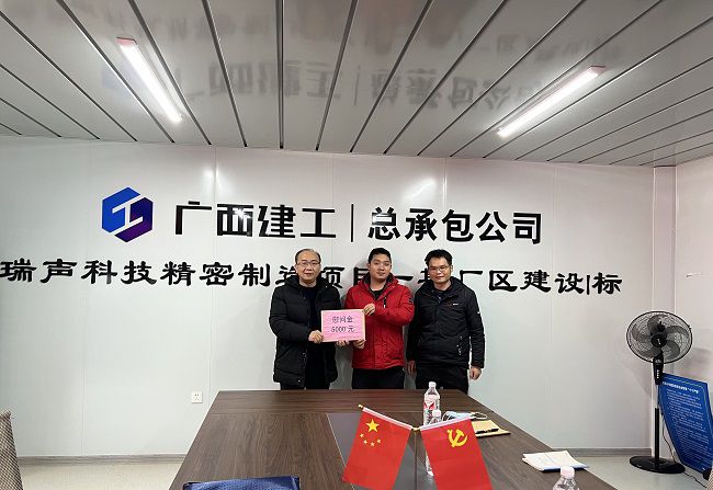 发放慰问金。廖之锭 摄（建图）.jpg