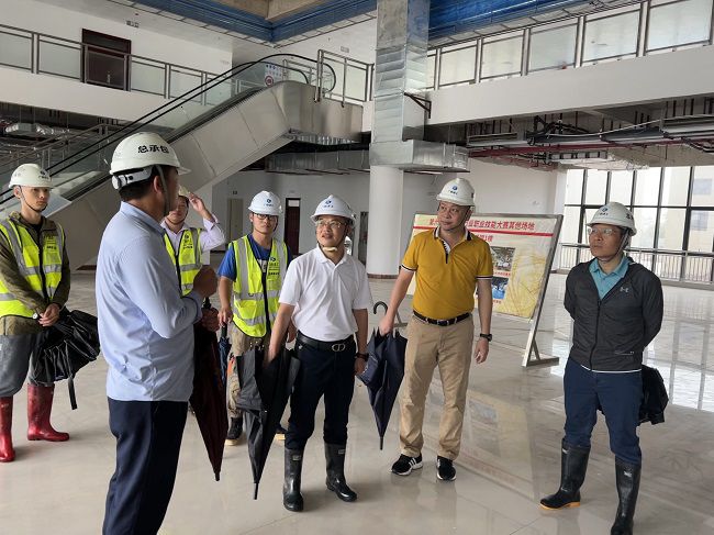 邓少新带队到广西工商职业技术学院项目查抄。卢丽君 摄（建图）.jpg