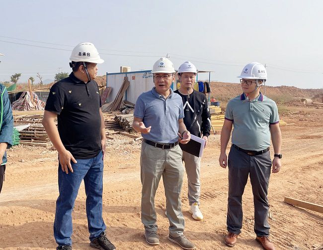 陆烜在现场领导工作。周煜川 摄（原00000图）.jpg