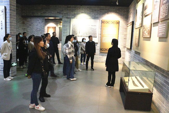 参观现场。张钊林 摄（建图） (2).jpg