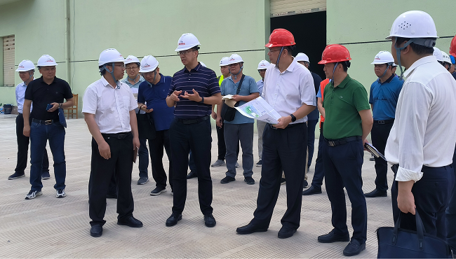 视察项目现场。谢家宝 摄（建图）.png