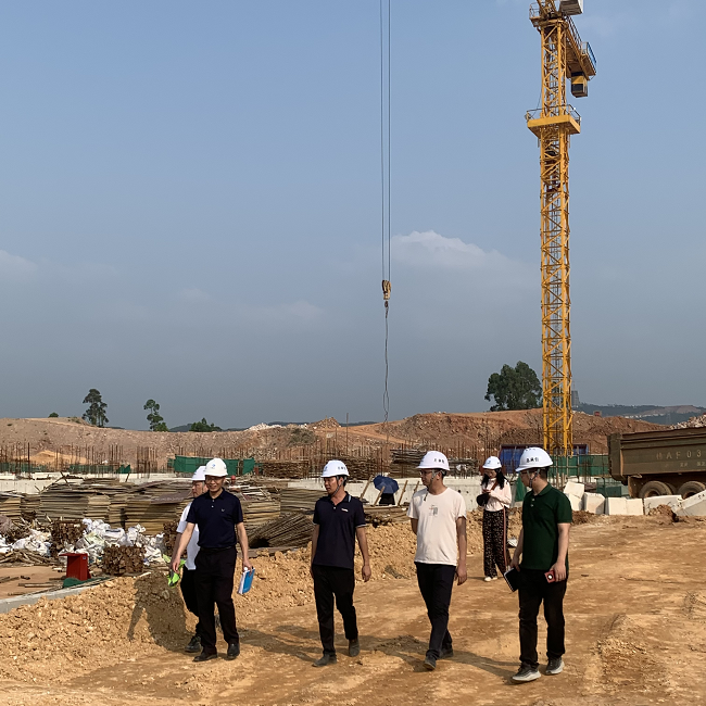 深刻项目现场调查。朱淑霞 摄（建图）.png