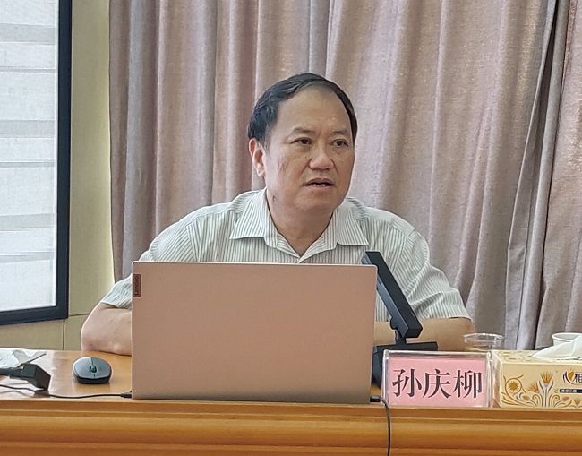 孙庆柳在授课；票ι 摄（建图）.jpg