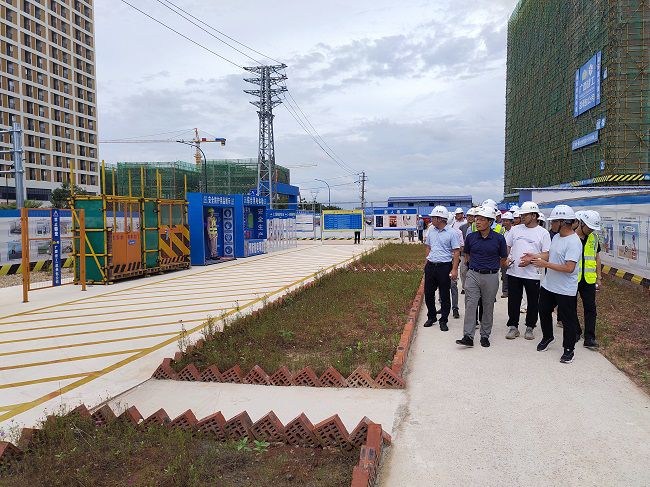 观摩项目现场；票ι 摄（建图）.jpg