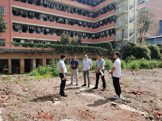 调研现场。卢芳 摄（建图）.jpg