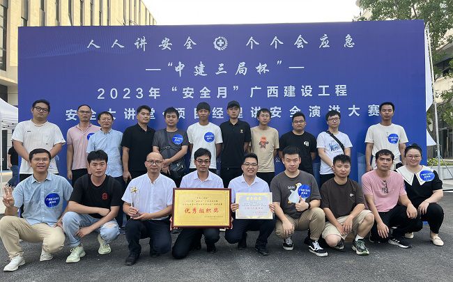 参赛选手及啦啦队合影；畦￡ 摄（建图）.jpg