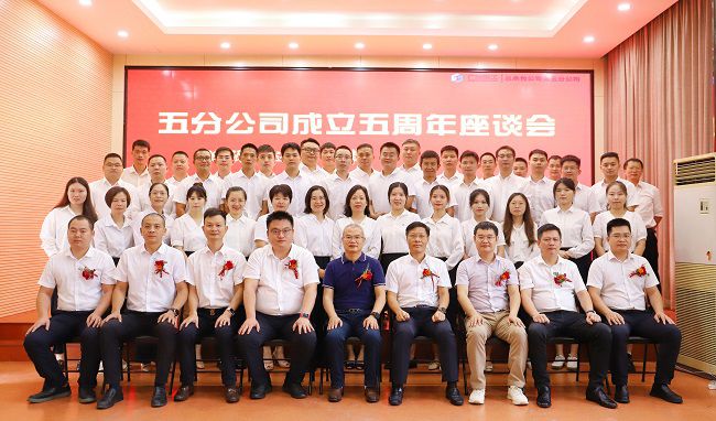 合影。杨钰 摄（建图）.jpg