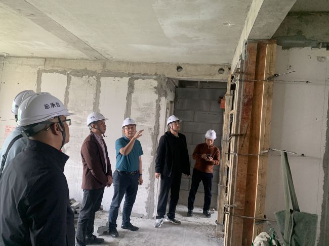 现场领导。罗庆博 摄（建图）.jpg