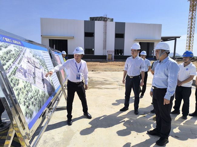 蓝海鹏在项目现场。江家兵摄（建图） (1).jpg