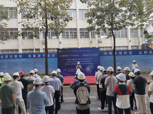 莫志元做演练带头和颁发演练起头；票ι 摄（建图）.jpg